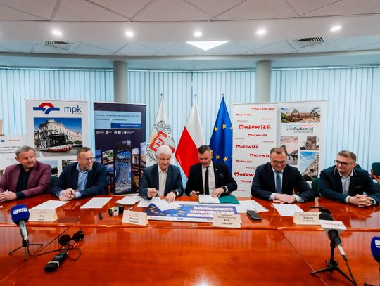 Podpisanie umów w Urzędzie Miejskim (zdjęcia)