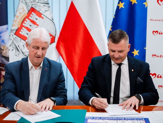 Podpisanie umów w Urzędzie Miejskim (zdjęcia)