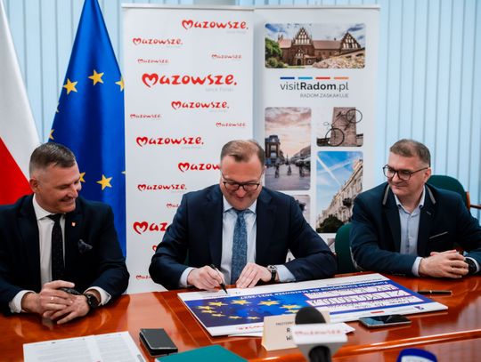 Podpisanie umów w Urzędzie Miejskim (zdjęcia)