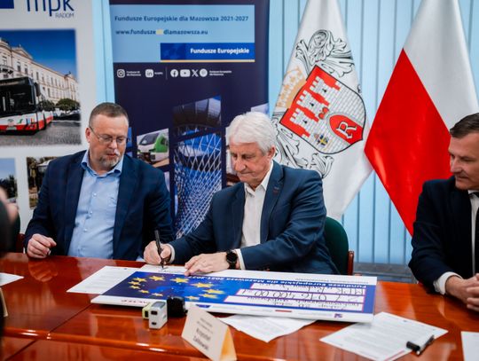 Podpisanie umów w Urzędzie Miejskim (zdjęcia)