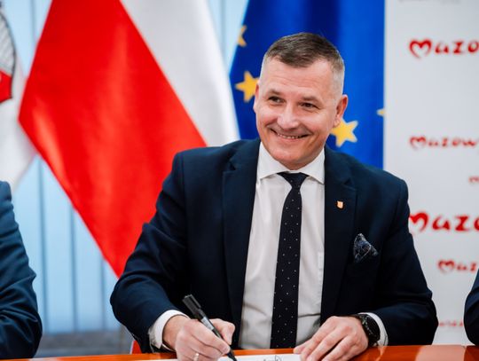 Podpisanie umów w Urzędzie Miejskim (zdjęcia)