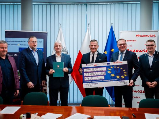 Podpisanie umów w Urzędzie Miejskim (zdjęcia)