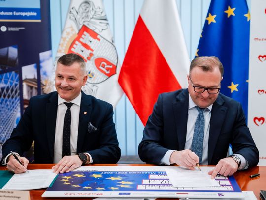 Podpisanie umów w Urzędzie Miejskim (zdjęcia)