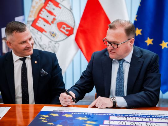 Podpisanie umów w Urzędzie Miejskim (zdjęcia)