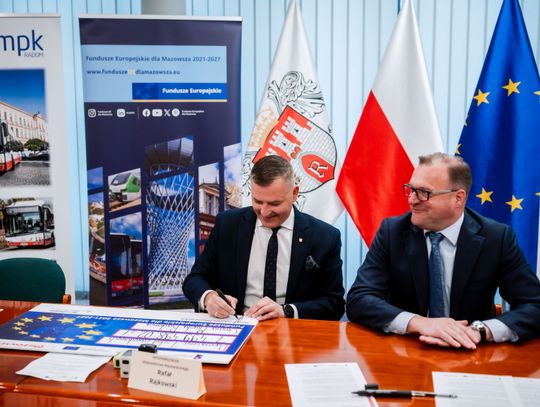 Podpisanie umów w Urzędzie Miejskim (zdjęcia)