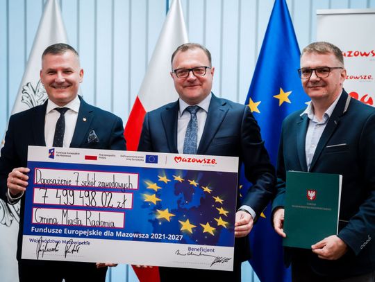 Podpisanie umów w Urzędzie Miejskim (zdjęcia)