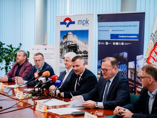 Podpisanie umów w Urzędzie Miejskim (zdjęcia)