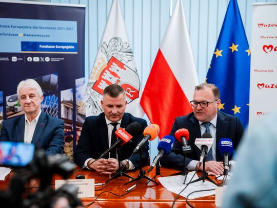 Podpisanie umów w Urzędzie Miejskim (zdjęcia)