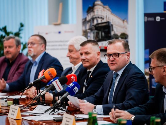 Podpisanie umów w Urzędzie Miejskim (zdjęcia)