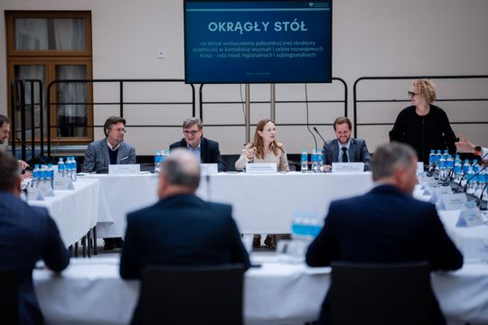 Okrągły Stół w Kamienicy Deskurów (zdjęcia) Okrągły Stół w Kamienicy Deskurów (zdjęcia)