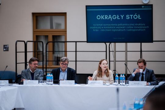 Okrągły Stół w Kamienicy Deskurów (zdjęcia) Okrągły Stół w Kamienicy Deskurów (zdjęcia)