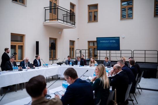 Okrągły Stół w Kamienicy Deskurów (zdjęcia) Okrągły Stół w Kamienicy Deskurów (zdjęcia)