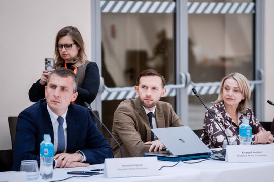 Okrągły Stół w Kamienicy Deskurów (zdjęcia)