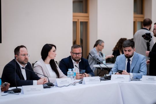 Okrągły Stół w Kamienicy Deskurów (zdjęcia)