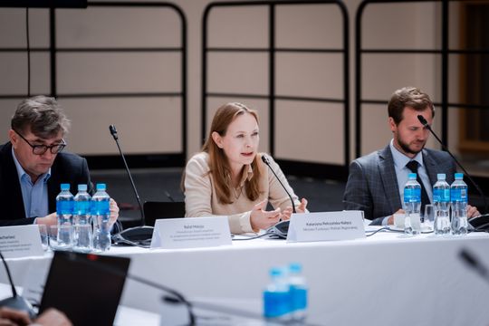 Okrągły Stół w Kamienicy Deskurów (zdjęcia) Okrągły Stół w Kamienicy Deskurów (zdjęcia)