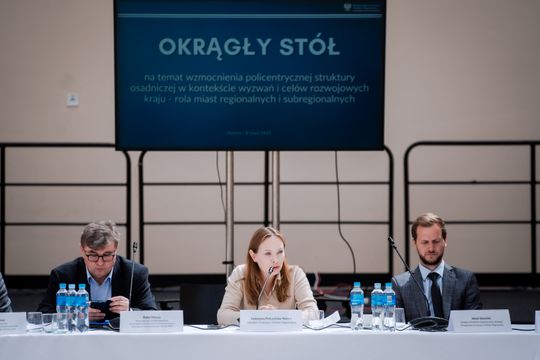 Okrągły Stół w Kamienicy Deskurów (zdjęcia) Okrągły Stół w Kamienicy Deskurów (zdjęcia)