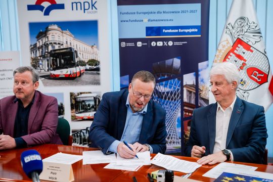 Podpisanie umów w Urzędzie Miejskim (zdjęcia)