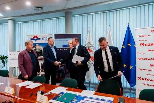 Podpisanie umów w Urzędzie Miejskim (zdjęcia)