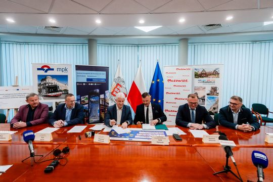 Podpisanie umów w Urzędzie Miejskim (zdjęcia)