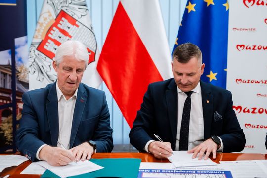 Podpisanie umów w Urzędzie Miejskim (zdjęcia)