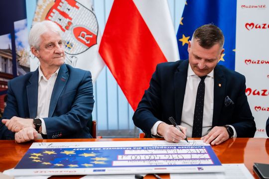 Podpisanie umów w Urzędzie Miejskim (zdjęcia)