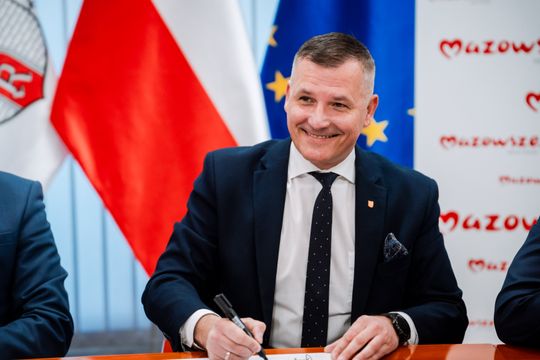 Podpisanie umów w Urzędzie Miejskim (zdjęcia)