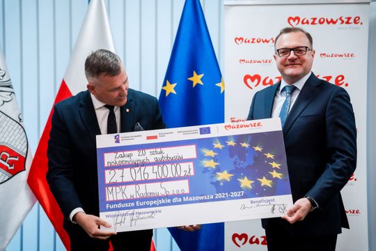 Podpisanie umów w Urzędzie Miejskim (zdjęcia)