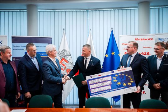 Podpisanie umów w Urzędzie Miejskim (zdjęcia)