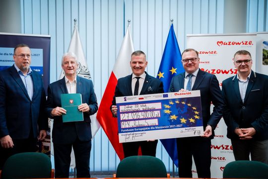 Podpisanie umów w Urzędzie Miejskim (zdjęcia)