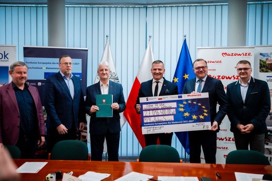 Podpisanie umów w Urzędzie Miejskim (zdjęcia)