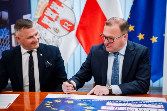 Podpisanie umów w Urzędzie Miejskim (zdjęcia)