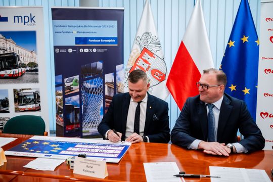 Podpisanie umów w Urzędzie Miejskim (zdjęcia) Podpisanie umów w Urzędzie Miejskim (zdjęcia)