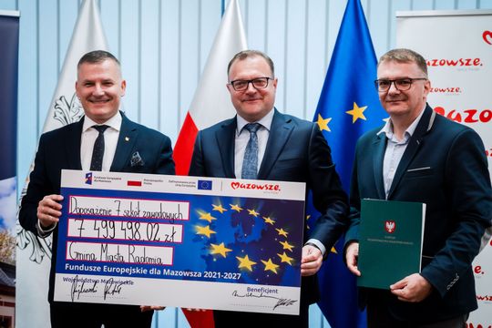 Podpisanie umów w Urzędzie Miejskim (zdjęcia) Podpisanie umów w Urzędzie Miejskim (zdjęcia)