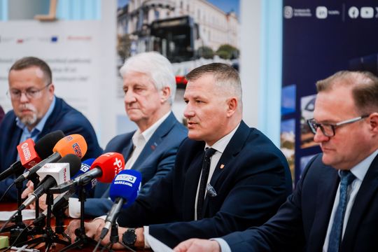 Podpisanie umów w Urzędzie Miejskim (zdjęcia)