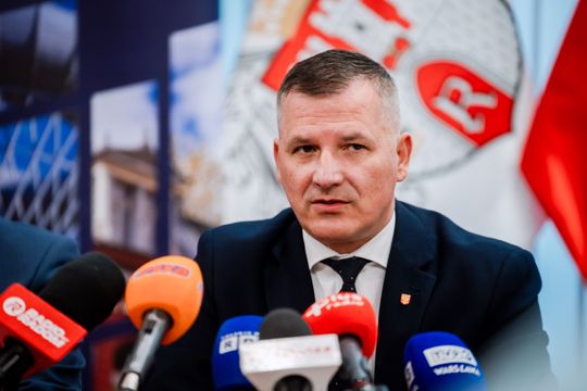 Podpisanie umów w Urzędzie Miejskim (zdjęcia)