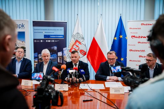 Podpisanie umów w Urzędzie Miejskim (zdjęcia)