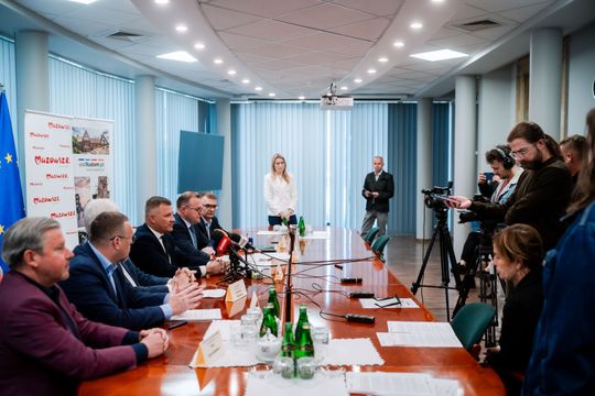 Podpisanie umów w Urzędzie Miejskim (zdjęcia)