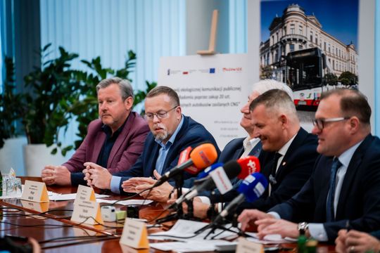 Podpisanie umów w Urzędzie Miejskim (zdjęcia)