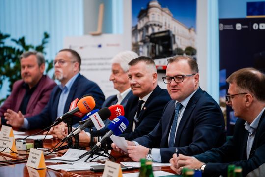 Podpisanie umów w Urzędzie Miejskim (zdjęcia)