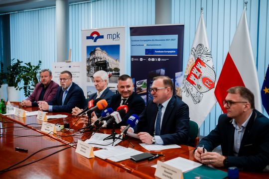 Podpisanie umów w Urzędzie Miejskim (zdjęcia) Podpisanie umów w Urzędzie Miejskim (zdjęcia)