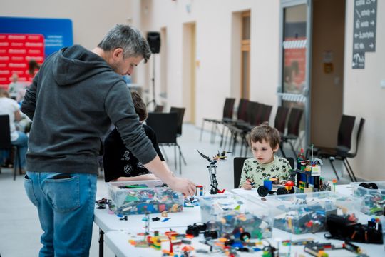 Twórcze warsztaty LEGO w Kamienicy Deskurów (zdjęcia)