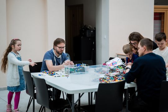 Twórcze warsztaty LEGO w Kamienicy Deskurów (zdjęcia)