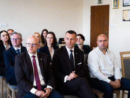 Podpisanie umów na drogi lokalne w ramach Rządowego Funduszu Rozwoju Dróg (zdjęcia)