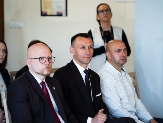 Podpisanie umów na drogi lokalne w ramach Rządowego Funduszu Rozwoju Dróg (zdjęcia)