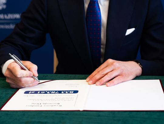 Podpisanie umów na drogi lokalne w ramach Rządowego Funduszu Rozwoju Dróg (zdjęcia)