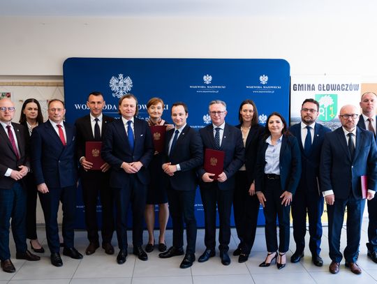 Podpisanie umów na drogi lokalne w ramach Rządowego Funduszu Rozwoju Dróg (zdjęcia)