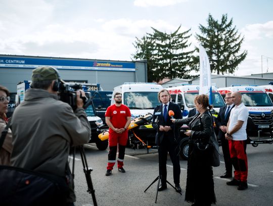 Przekazanie sprzętu ratunkowego dla ŚLWOPR (zdjęcia)