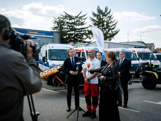 Przekazanie sprzętu ratunkowego dla ŚLWOPR (zdjęcia)