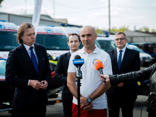 Przekazanie sprzętu ratunkowego dla ŚLWOPR (zdjęcia)