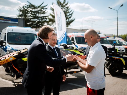 Przekazanie sprzętu ratunkowego dla ŚLWOPR (zdjęcia)